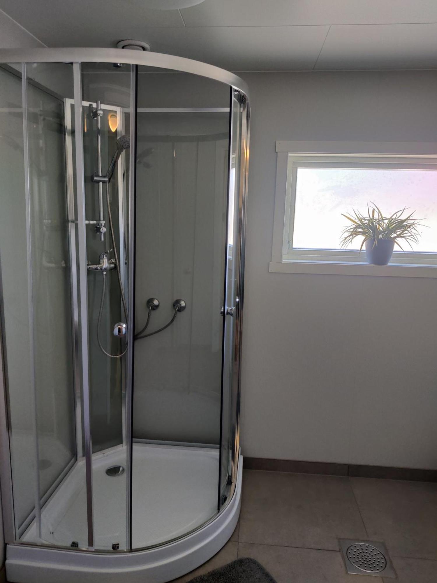 Feelhome 4 Bedrooms Apartment Polarvegen Тромсё Номер фото